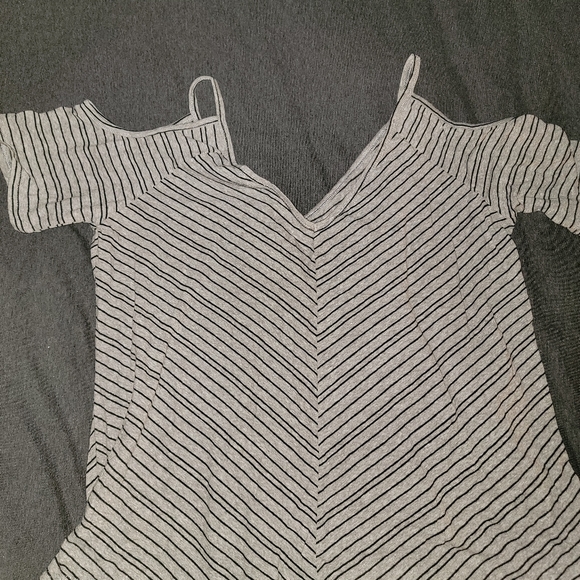 Torrid Off The Shoulder Top - XL/1X - (Torrid Sizing 00) - Gray - Picture 3 of 3